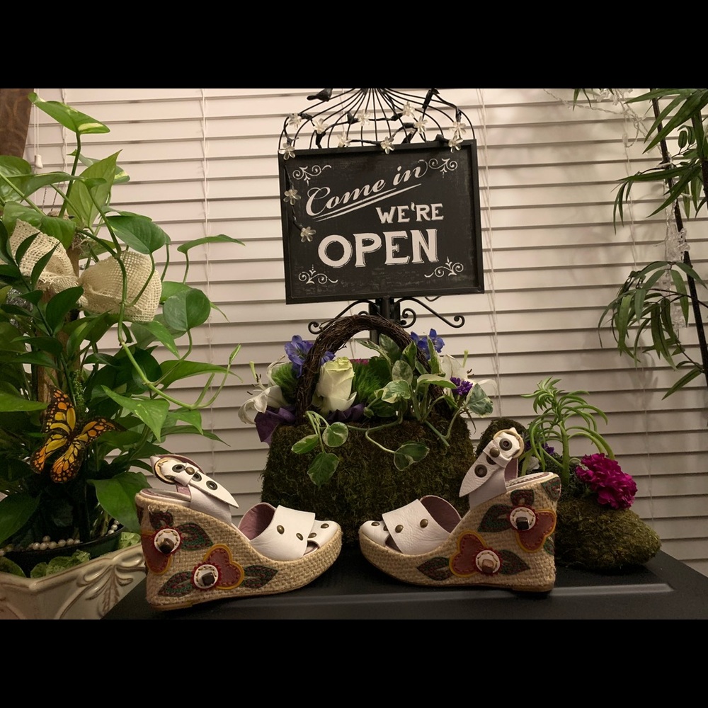 Pan Tulipani Embellished Wedge Sandals. - Picture 7 of 17